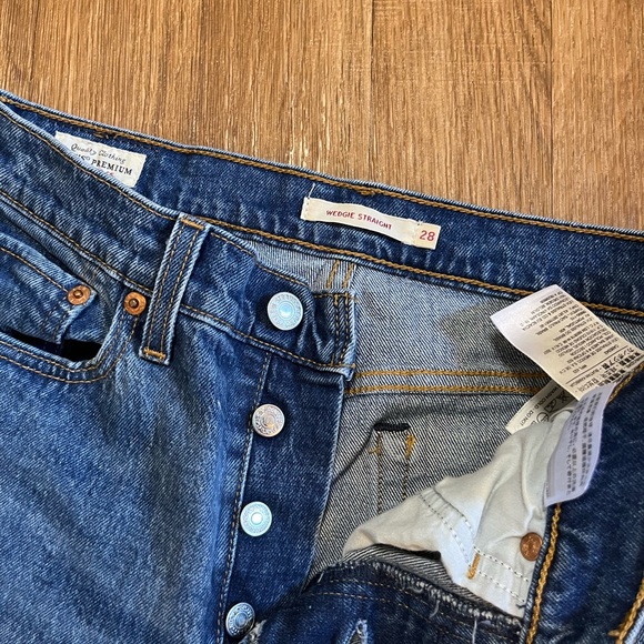 NWOT Levi's Blue Straight Raw Hem Button Fly Wedgie Straight Leg Jeans - Picture 4 of 10